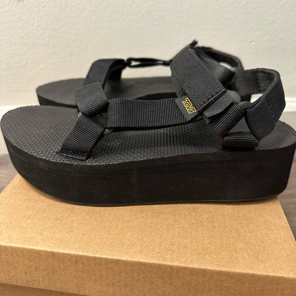 Teva Flatform Universal Sandal - Picture 2 of 7